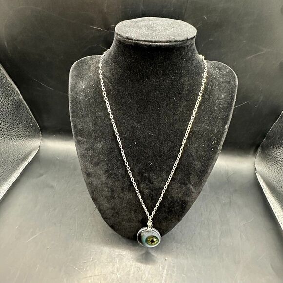 Gothic Green Eyeball Pendant Necklace Halloween Witchy evil eye 22 inches - Picture 6 of 11